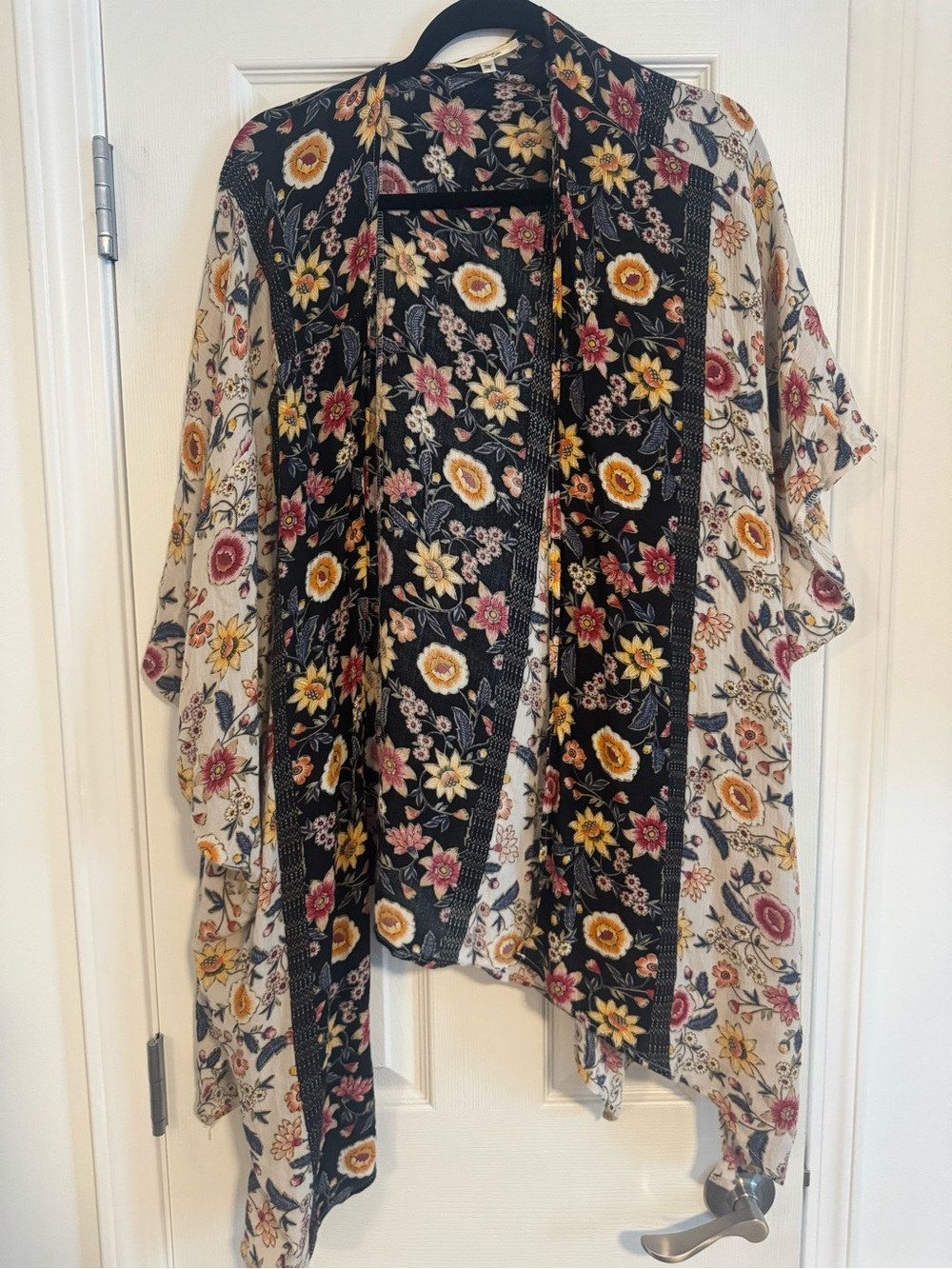 ANDREE BY UNIT Black Floral Kimono Cardigan with Cream Panels